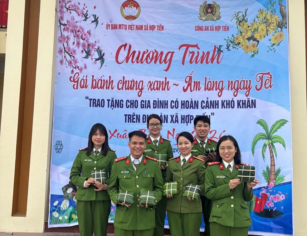 Công an xã Hợp Tiến lan tỏa yêu thương qua chương trình “Gói bánh chưng xanh - Ấm lòng ngày Tết”